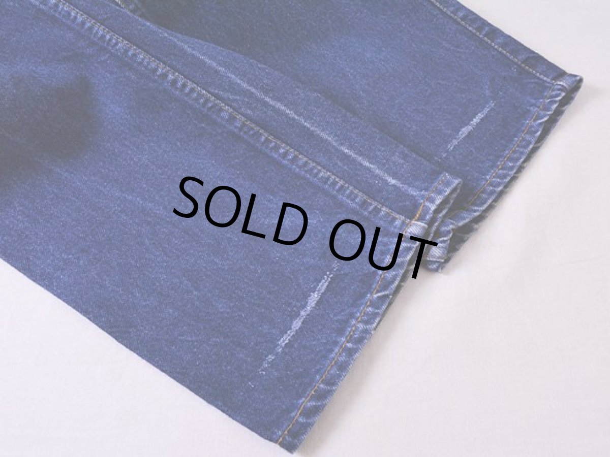 両裾に少々スレによる傷。