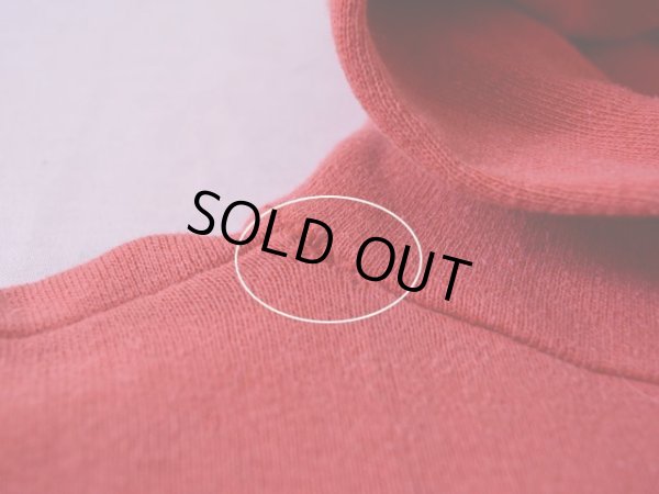 フード付け根に僅かなホツレ。