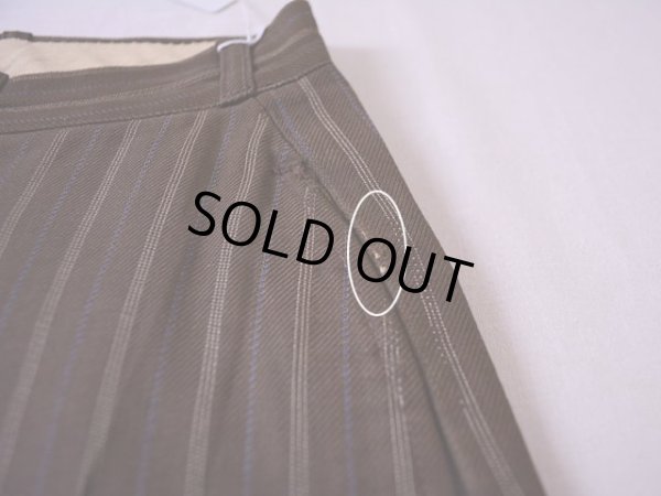 左サイドポケットに少々スレ。