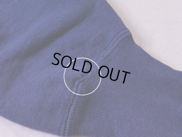 左袖口にリペア跡。