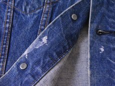 お腹・前立て裏に若干ペンキ汚れ。