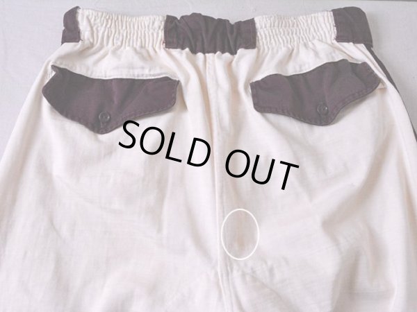 おしりに薄らシミ汚れ。