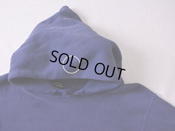 フードに僅かなダメージ。