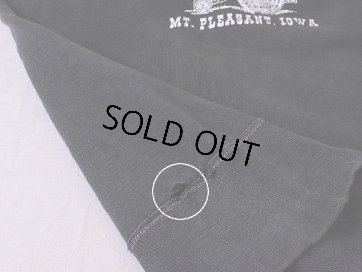 裾リブ付け根にダメージ。