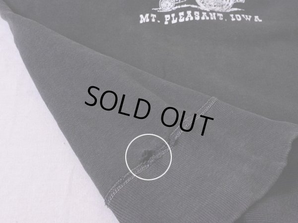 裾リブ付け根にダメージ。