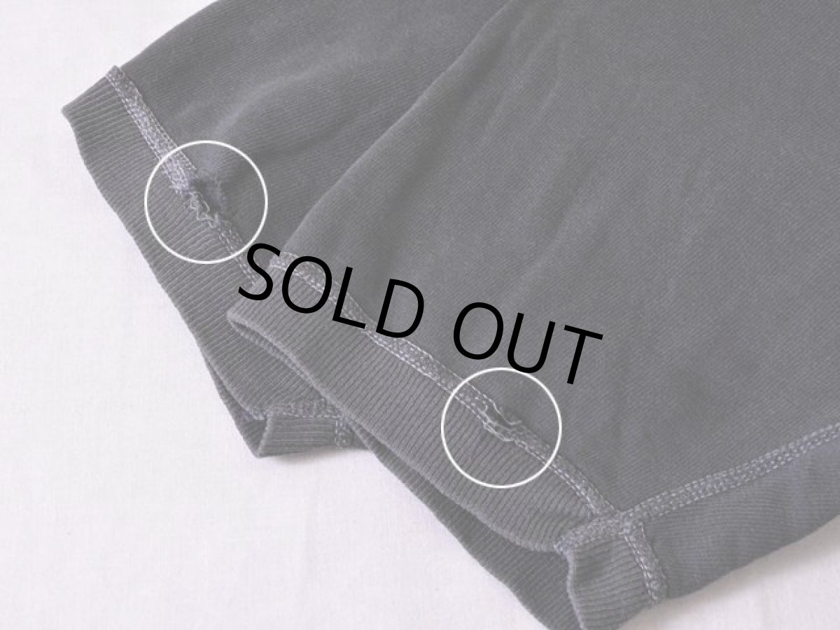 両袖リブ付け根に多少のダメージ