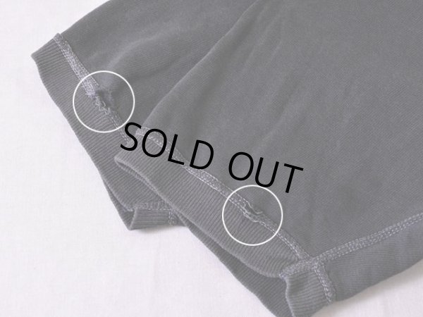 両袖リブ付け根に多少のダメージ