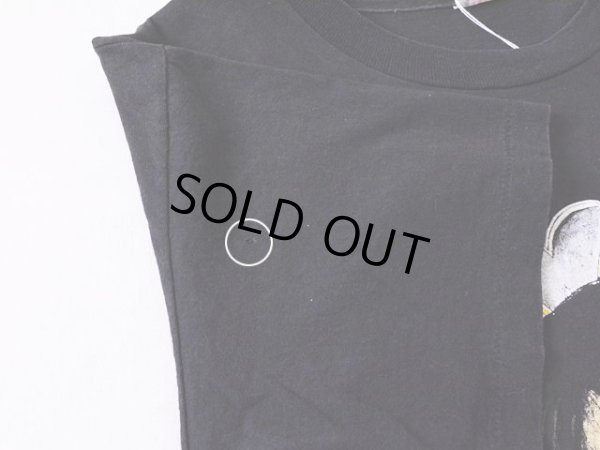 右袖に小さなダメージ。