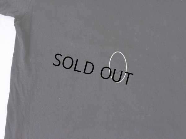 背中中央に小さなダメージ。