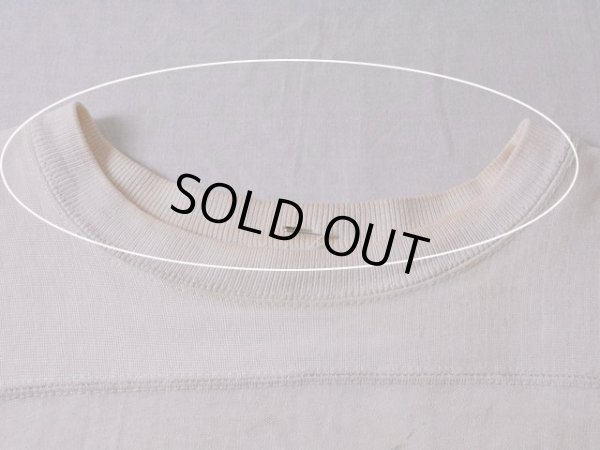 首リブに汚れ。