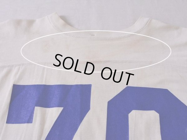 バック首後ろ付近に汚れ。