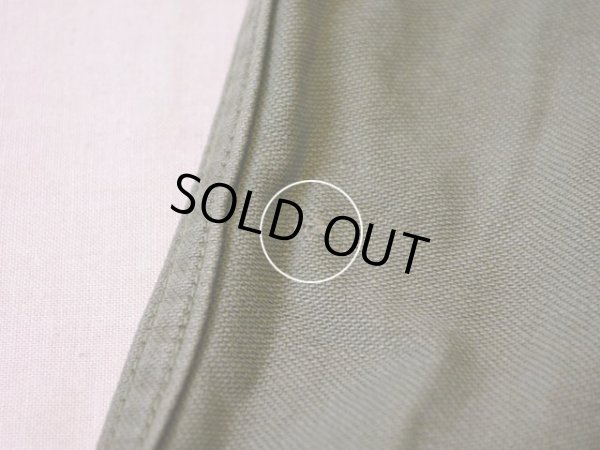 左足裏に僅かなホツレ。