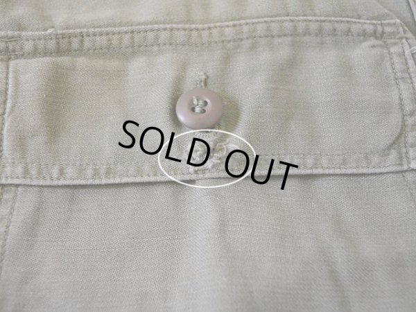 ヒップポケット右フラップに少々ダメージ。