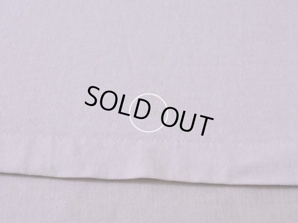 フロント裾にピンホール。