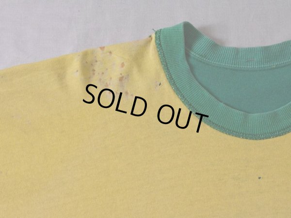 裏面に汚れとダメージ。