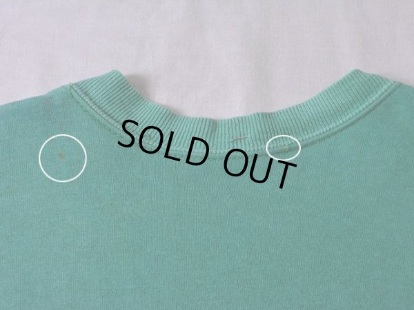 首リブにスレと首後ろ付近に僅かな汚れ。