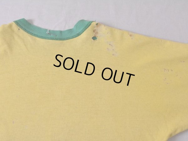 裏面に汚れとダメージ。