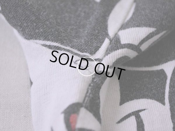 右脇の下にピンホール。