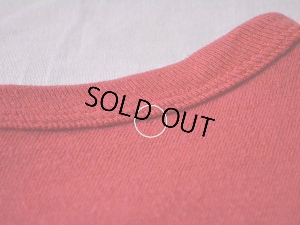 首後ろに小さなホツレ。