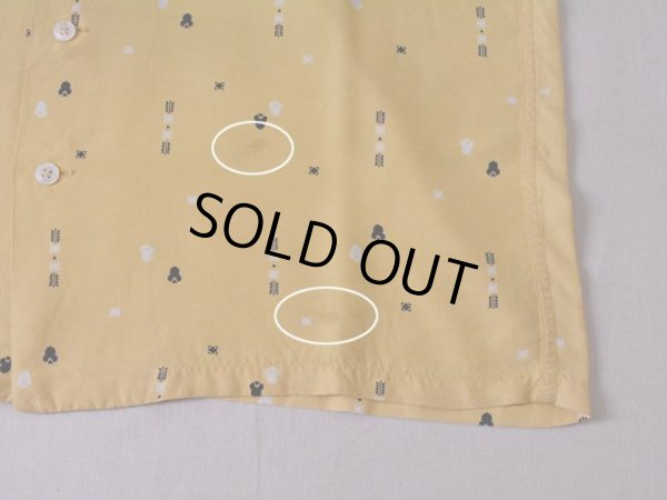 フロント裾付近に僅かな汚れ。