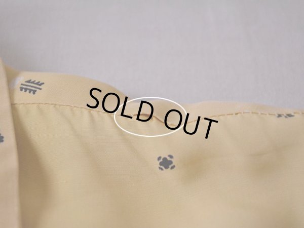 左肩付近に少々ステッチ抜け。