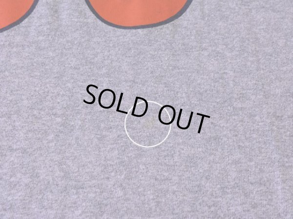 お腹付近に薄ら僅かな汚れ。