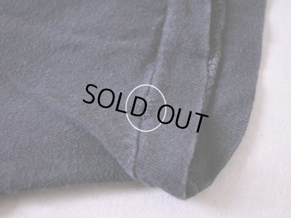 左袖に僅かなホツレ。