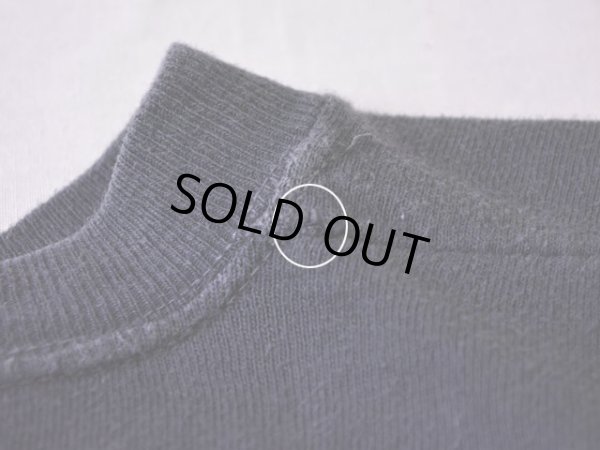 首リブ付近に僅かなホツレ。