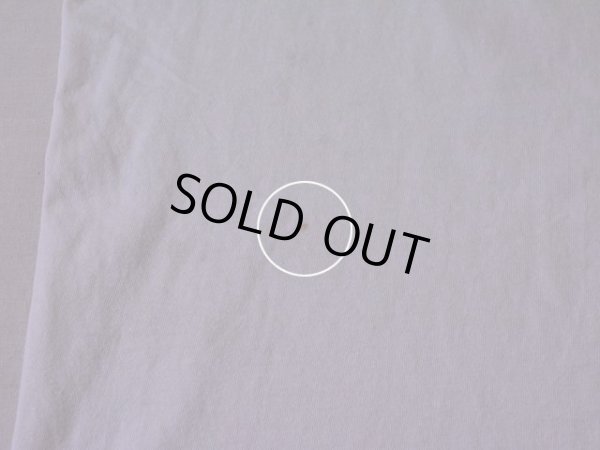 バックに僅かな汚れ。