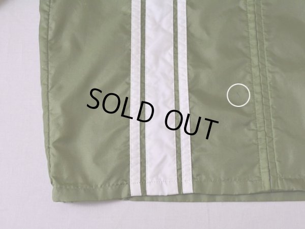 フロント裾付近に僅かな汚れ。