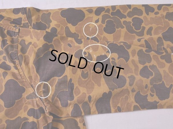 両袖に少々汚れ。