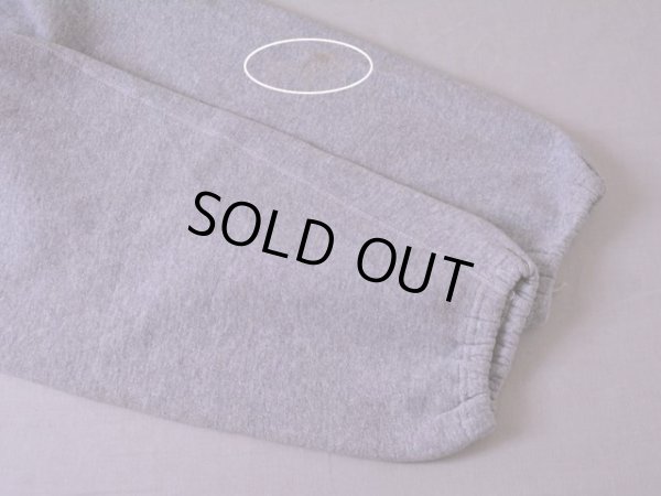 裾付近に少々汚れ。