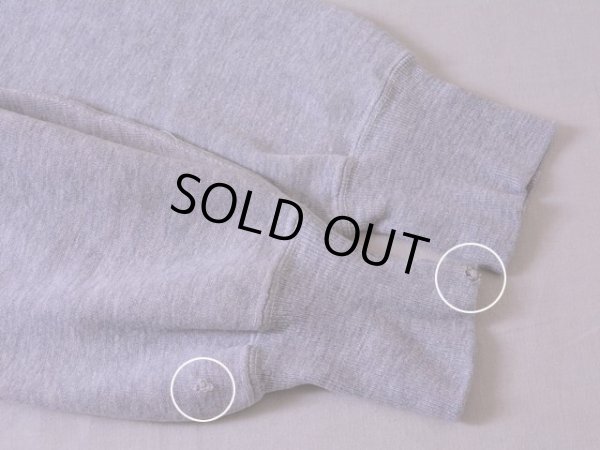 袖口に僅かなダメージ。