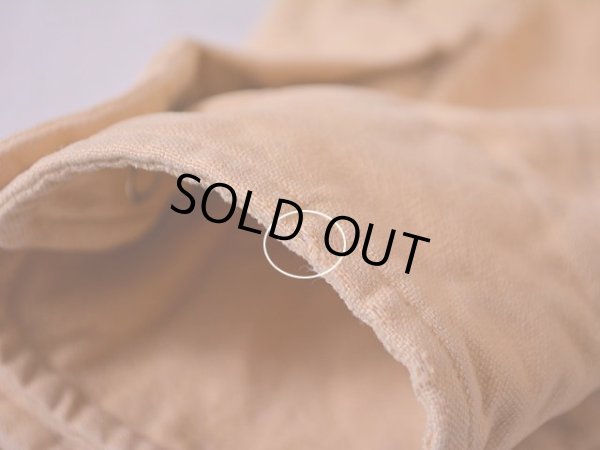 袖口に僅かな擦れ。