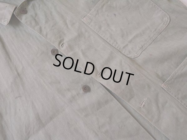 第四ボタン欠損。