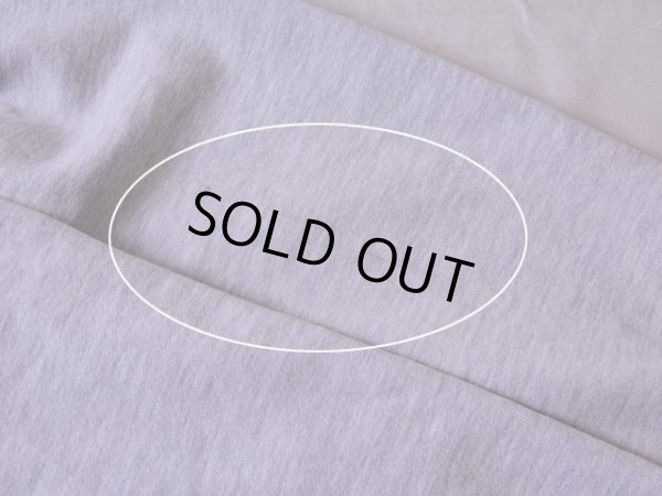 左袖に薄ら汚れ。