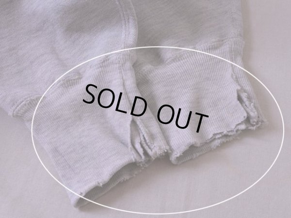 袖リブにダメージ。