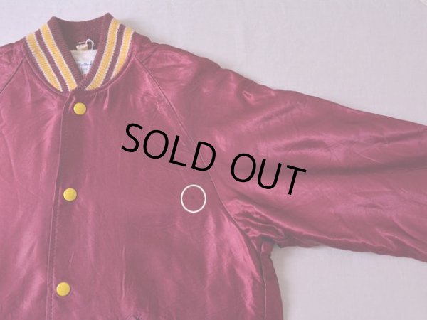 左胸付近に僅かな汚れ。