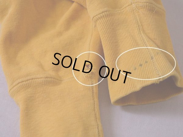 袖リブ付け根付近に少々ダメージと袖リブの汚れ。