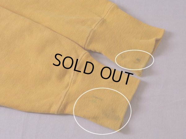 袖リブに少々汚れ。