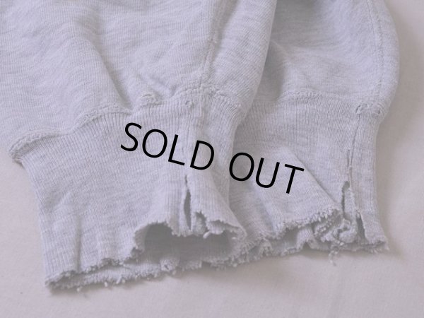 袖リブにダメージ。