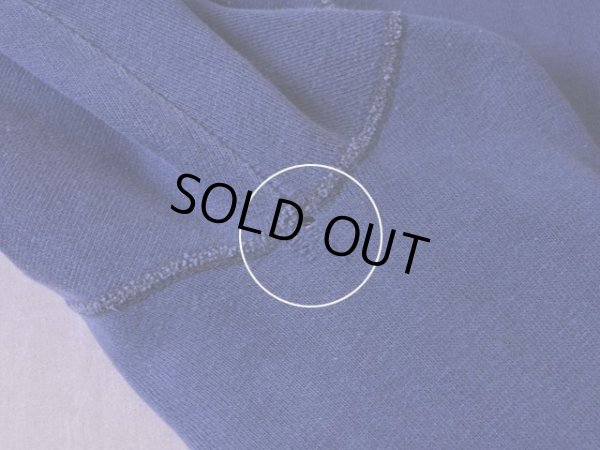 右脇の僅かなホツレ。