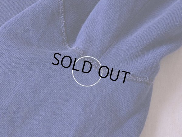 左脇に僅かなホツレ。