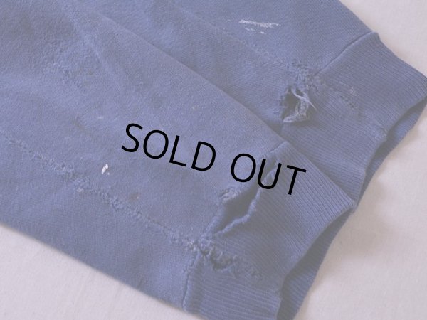 袖口にダメージ・汚れ。