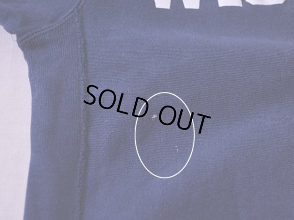 お腹付近に僅かな汚れ。