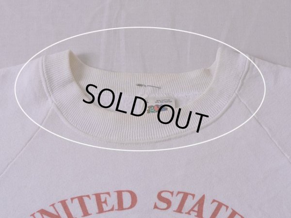 首周りに黄ばみ。