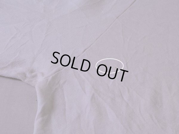 背中に小さな汚れ。