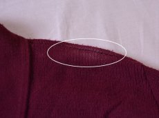 左肩付近に薄ら汚れの様なもの。