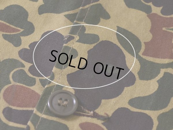 胸付近に僅かな傷・汚れ。