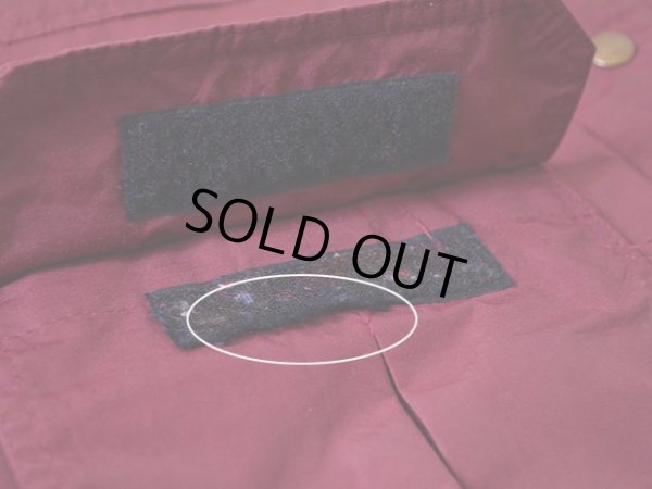 右裾ポケットのベルクロテープのホツレ。